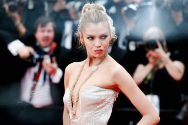 Stella Maxwell, 10 Mayıs 2018 'de Cannes, Fransa' da düzenlenen 71 'inci Cannes Film Festivali' nde 