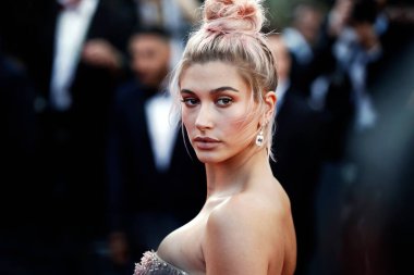 Hailey Baldwin, 12 Mayıs 2018 'de Fransa' nın Cannes kentinde düzenlenen 71. Cannes Film Festivali sırasında 