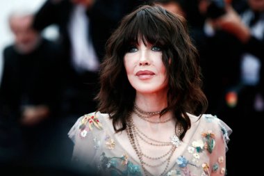 Isabelle Adjani, 8 Mayıs 2018 'de Fransa' nın Cannes kentinde düzenlenen 71. Cannes Film Festivali 'nde' Herkes Biliyor 've' Açılış Galasına 'katılıyor..