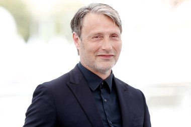 CannES, FRANCE - 10 Mayıs: Aktör Mads Mikkelsen, Cannes, Fransa 'da 10 Mayıs 2018' de düzenlenen 71.. 