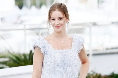 10 Mayıs 2018 'de Fransa' nın Cannes kentinde düzenlenen 71. Cannes Film Festivali sırasında Irina Starshenbaum, Leto 'nun fotoğraf çağrısına katıldı.. 