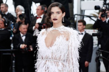 Sara Sampaio, 15 Mayıs 2018 'de Cannes, Fransa' da düzenlenen 71. Cannes Film Festivali sırasında 'Solo: A Star Wars Story' gösterimine katıldı.. 