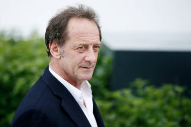 Cannes Film Festivali sırasında 16 Mayıs 2018 'de Cannes, Fransa' da düzenlenen 'Savaşta' adlı fotoğraf çekimine aktör Vincent Lindon da katıldı..