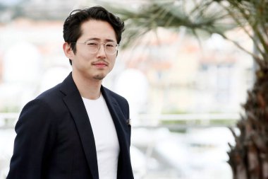 Steven Yeun, 17 Mayıs 2018 'de Cannes, Fransa' da düzenlenen 71. Cannes Film Festivali sırasında 