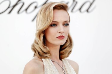 CAP D 'ANTIBES, FRANCE - 17 MAYIS: Daria Strokous 17 Mayıs 2018 tarihinde Fransa' nın başkenti Cap d 'Antibes' te bulunan Hotel du Cap-Eden-Roc 'daki amfAR Gala Cannes 2018' e varır..