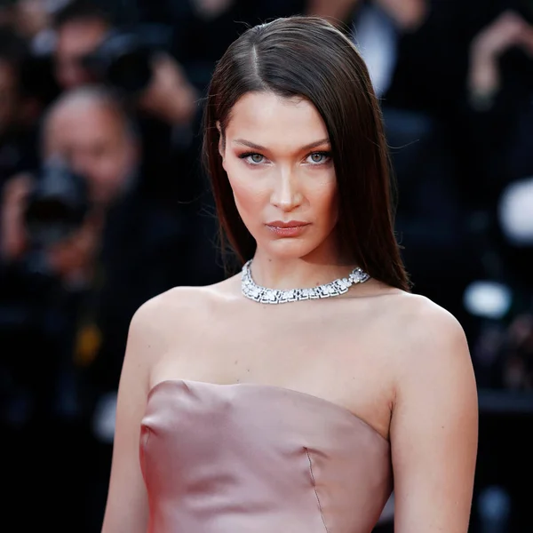 Cannes Frankrike Maj Bella Hadid Premiären Ash Purest White Filmfestivalen — Stockfoto