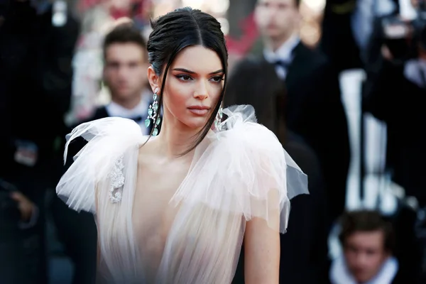 Cannes France Μαΐου Kendall Jenner Παρευρίσκεται Στην Προβολή Του Girls — Φωτογραφία Αρχείου