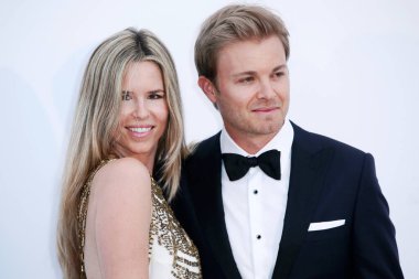CAP D 'ANTIBES, FRANCE - 17 Mayıs: Nico Rosberg ve eşi Vivian Sibold 17 Mayıs 2018 tarihinde Fransa' nın başkenti Cap d 'Antibes' te bulunan Hotel du Cap-Eden-Roc 'a vardılar..