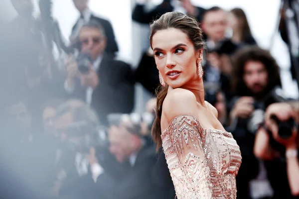 Cannes Frankrijk Mei Alessandra Ambrosio Neemt Deel Aan Vertoning Van — Stockfoto