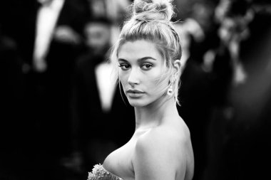 Hailey Baldwin, 12 Mayıs 2018 'de Fransa' nın Cannes kentinde düzenlenen 71. Cannes Film Festivali sırasında 