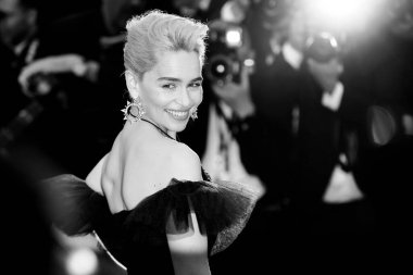 Emilia Clarke 15 Mayıs 2018 'de Cannes, Fransa' da düzenlenen 71. Cannes Film Festivali sırasında 'Solo: A Star Wars Story' gösterimine katıldı.. 