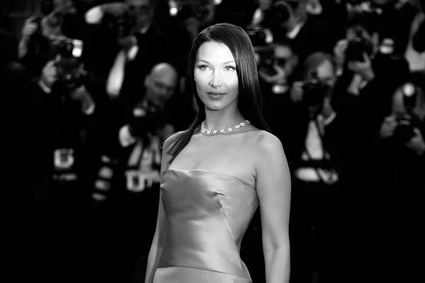 Cannes Frankrike Maj Bella Hadid Premiären Ash Purest White Filmfestivalen — Stockfoto