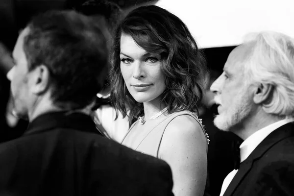 Cannes France Mai Milla Jovovich Assiste Projection Burning Lors 71Ème — Photo