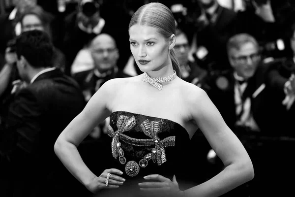 Cannes France May Toni Garnは 2018年5月16日にフランスのカンヌで開催された第71回カンヌ映画祭で Burning の上映に出席します — ストック写真