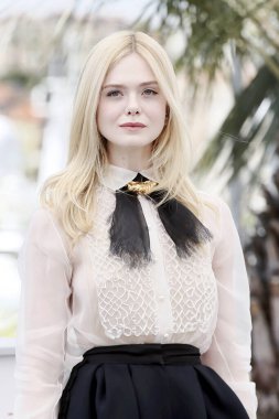 14 Mayıs 2019 'da Fransa' nın Cannes kentinde düzenlenen 72. Cannes Film Festivali sırasında jüri üyesi Elle Fanning, jüri fotoğraf görüşmesine katıldı..