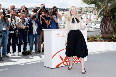 14 Mayıs 2019 'da Fransa' nın Cannes kentinde düzenlenen 72. Cannes Film Festivali sırasında jüri üyesi Elle Fanning, jüri fotoğraf görüşmesine katıldı..