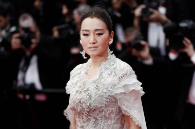 Gong Li 14 Mayıs 2019 'da Fransa' nın Cannes kentinde düzenlenen 72. Cannes Film Festivali 'nde açılış törenine katıldı.. 