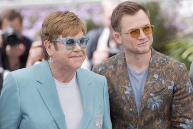 16 Mayıs 2019 'da Fransa' nın Cannes kentinde düzenlenen 72. Cannes Film Festivali sırasında Sir Elton John ve Taron Egerton 