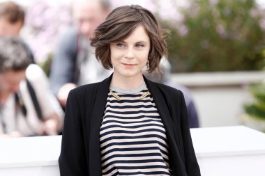 Cannes, FRANCE - 16 Mayıs 2019 'da Fransa' nın Cannes kentinde düzenlenen 72. Cannes Film Festivali sırasında Elea Gobbe Mevellec, 
