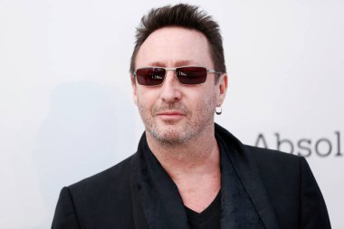 CAP D 'ANTIBES, FRANCE - 23 MAYIS: Julian Lennon Cannes Gala 2019 Hotel du Cap-Eden-Roc' ta 23 Mayıs 2019 tarihinde Cap d 'Antibes, Fransa. 