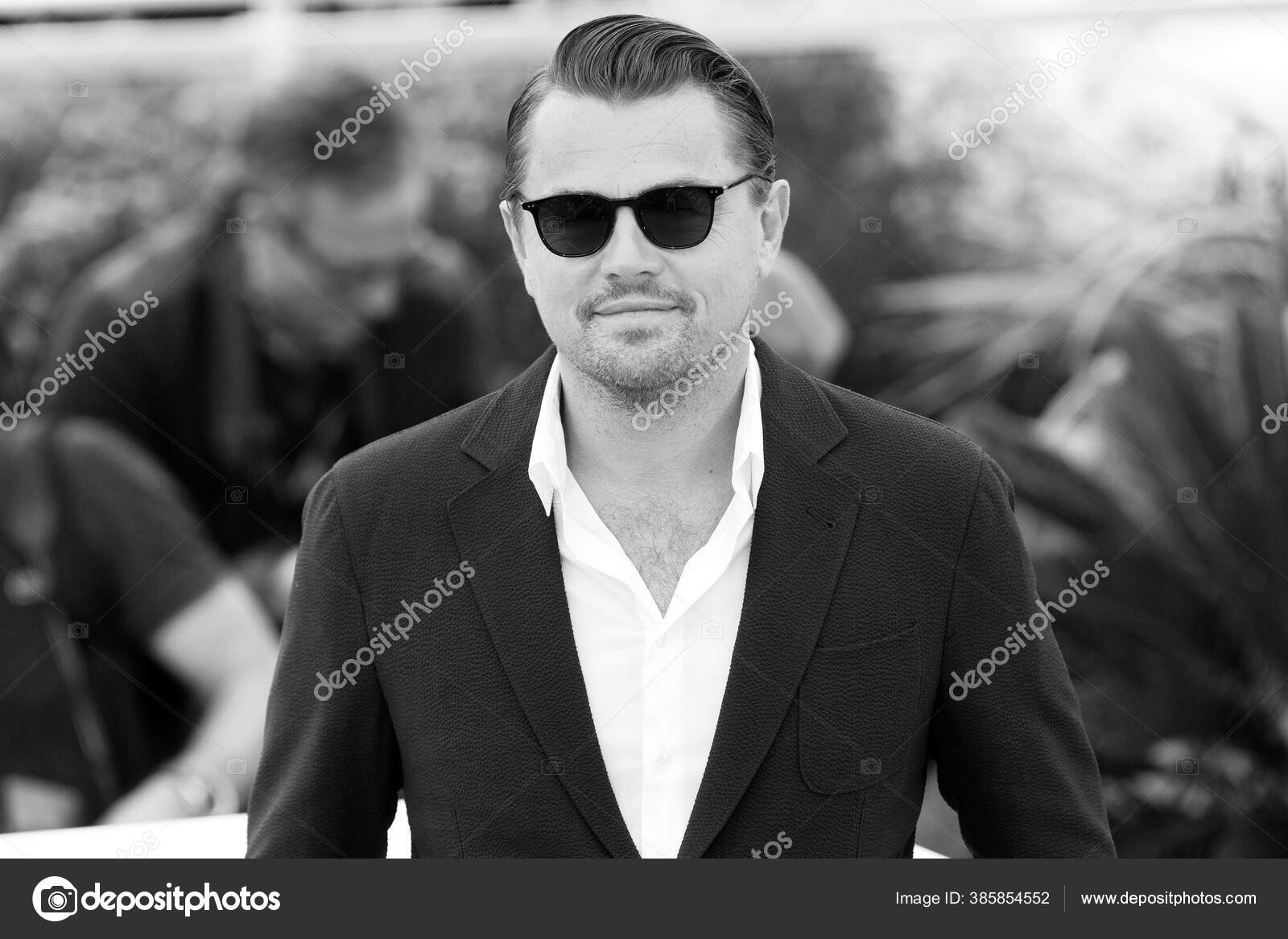 Buy Leonardo Dicaprio Lifts Sunglasses Catch Me If You Can 4x6 Photo Online  in India - Etsy