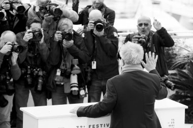 18 Mayıs 2019 'da Cannes, Fransa' da düzenlenen 72. Cannes Film Festivali sırasında yönetmen Pedro Almodovar 