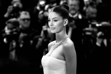 Camilla Morrone, 21 Mayıs 2019 'da Cannes, Fransa' da düzenlenen 72. Cannes Film Festivali sırasında 