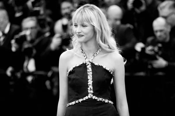 Cannes France May シンガー アングル ヴァン レーケンが 2019年5月14日にフランス カンヌで開催される第72回カンヌ国際映画祭オープニングセレモニーに出席しました — ストック写真