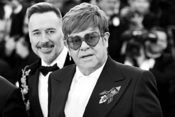 Cannes France 5月16日 Elton John David Furnishは 2019年5月16日にフランスのカンヌで開催された第72回カンヌ映画祭で映画 Rocketman のプレミアに出席しました — ストック写真