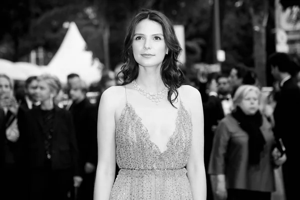Cannes France 5月20日 Josephine Japyは 2019年5月20日にフランス カンヌで開催される第72回カンヌ国際映画祭で映画 Belle Epoque のプレミアに出席しました — ストック写真