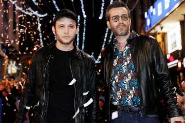 SANREMO, İtalya, 4 Şubat 2019: Şarkıcılar Daniele Silvestri ve Rancore, İtalya 'nın Sanremo kentindeki Ariston Tiyatrosu' nda düzenlenen 69.. 