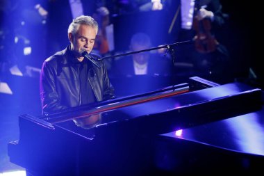 SANREMO, İtalya, 5 Şubat 2019: Şarkıcı Andrea Bocelli İtalya 'nın Sanremo kentindeki Ariston tiyatrosunda 69.. 