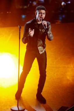 SANREMO, İtalya, 6 Şubat 2019: Şarkıcı Einar, İtalya 'nın Sanremo kentindeki Ariston Tiyatrosu' nda düzenlenen 69.. 