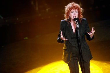 SANREMO, İtalya, 6 Şubat 2019: Şarkıcı Fiorella Mannoia, İtalya 'nın Sanremo kentindeki Ariston Tiyatrosu' nda düzenlenen 69.. 