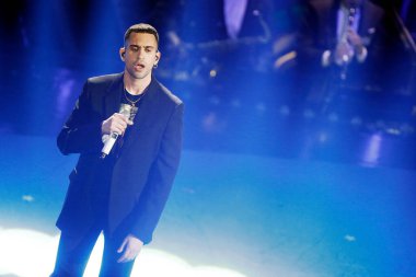 SANREMO, İtalya, 7 Şubat 2019: Şarkıcı Mahmood İtalya 'nın Sanremo kentindeki Ariston Tiyatrosu' nda düzenlenen 69.. 