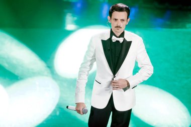 SANREMO, İtalya, 8 Şubat 2019: Sanremo, İtalya 'da düzenlenen 69. İtalyan Şarkı Festivali' nde şarkıcı ve yönetmen Fabio Rovazzi sahne aldı.. 