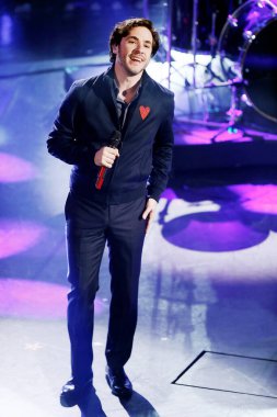 SANREMO, İtalya, 8 Şubat 2019: Şarkıcı Jack Savoretti, İtalya 'nın Sanremo kentindeki Ariston Tiyatrosu' nda düzenlenen 69.. 