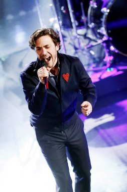 SANREMO, İtalya, 8 Şubat 2019: Şarkıcı Jack Savoretti, İtalya 'nın Sanremo kentindeki Ariston Tiyatrosu' nda düzenlenen 69.. 