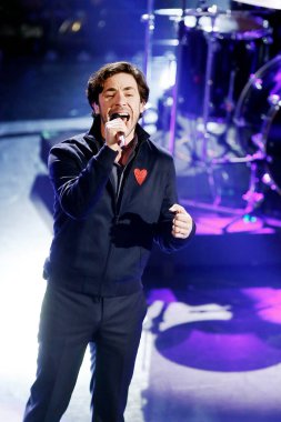 SANREMO, İtalya, 8 Şubat 2019: Şarkıcı Jack Savoretti, İtalya 'nın Sanremo kentindeki Ariston Tiyatrosu' nda düzenlenen 69.. 