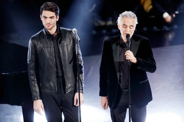 2019年2月5日 意大利圣地亚哥 歌手Matteo Bocelli和Andrea Bocelli在意大利Sanremo的Ariston剧院第69届意大利歌唱节期间表演 — 图库照片
