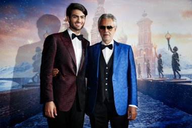 MILAN, ITALY - 16 EKİM: Matteo Bocelli ve Andrea Bocelli 16 Ekim 2018 tarihinde Clerici binasında 