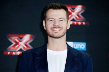 MILAN, İtalya - 22 Ekim 2018 'de İtalya' nın Milano kentindeki Ciak tiyatrosunda düzenlenen X-Factor 2018 fotoğraf çağrısına Alessandro Cattelan katıldı..