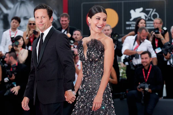 Venecia Italia Agosto Alessandra Mastronardi Ross Mccall Caminan Por Alfombra —  Fotos de Stock