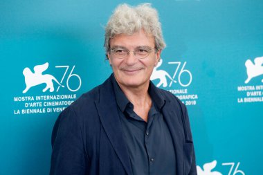 VENICE, İtalya - 30 Ağustos 2019 Venedik Film Festivali 'nde yönetmen Mario Martone, 