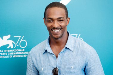 30 Ağustos 2019 'da Venedik, İtalya' da düzenlenen 76. Venedik Film Festivali sırasında Anthony Mackie 
