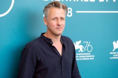 Venedik, İtalya - 31 Ağustos 2019 'da Venedik, İtalya' da düzenlenen 76. Venedik Film Festivali sırasında Daan Schuurmans, 