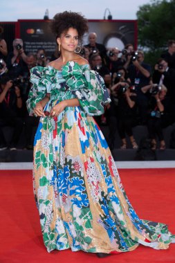 Zazie Beetz, 31 Ağustos 2019 'da Venedik, İtalya' da düzenlenen 76. Venedik Film Festivali sırasında 