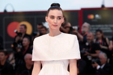 31 Ağustos 2019 'da Venedik, İtalya' da düzenlenen 76. Venedik Film Festivali sırasında Rooney Mara 