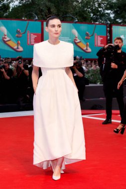 31 Ağustos 2019 'da Venedik, İtalya' da düzenlenen 76. Venedik Film Festivali sırasında Rooney Mara 