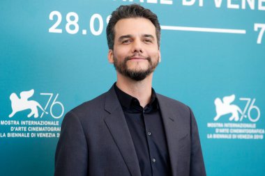 Wagner Moura, 1 Eylül 2019 'da Venedik, İtalya' da düzenlenen 76. Venedik Film Festivali sırasında 
